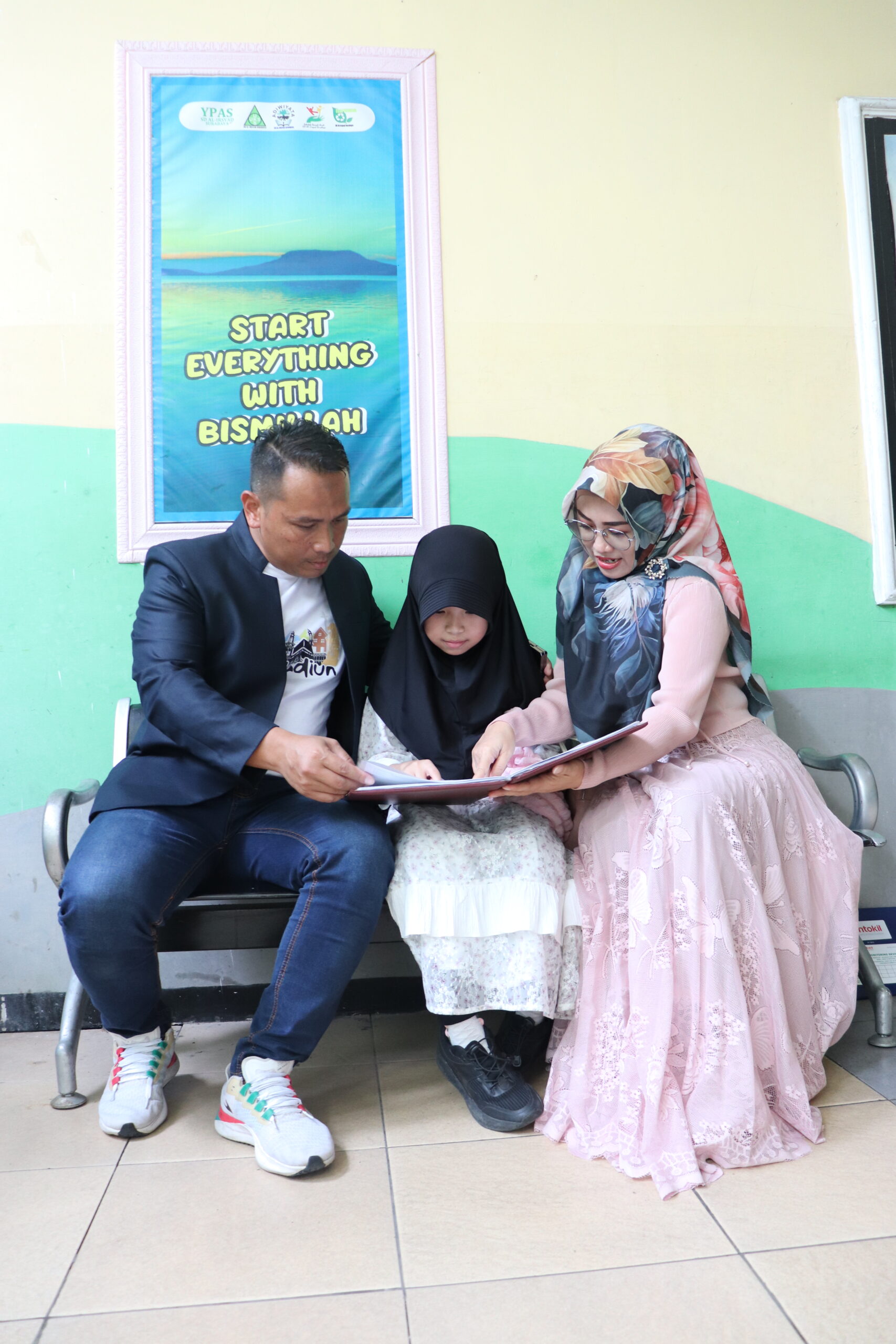 Serah Terima Laporan Hasil Belajar Siswa di Semester 1